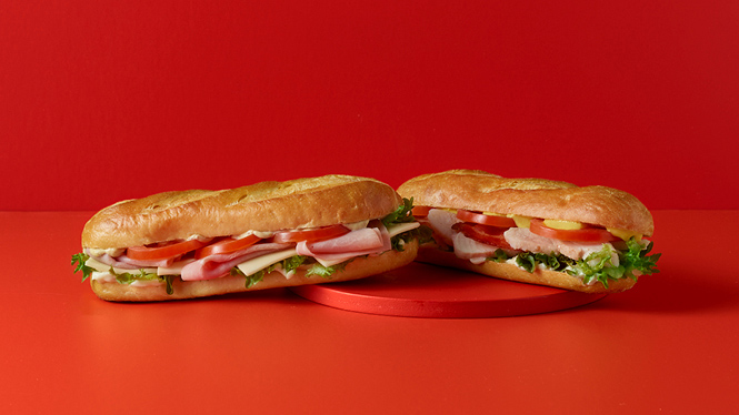 Brioche style baguette med kylling eller skinke og ost