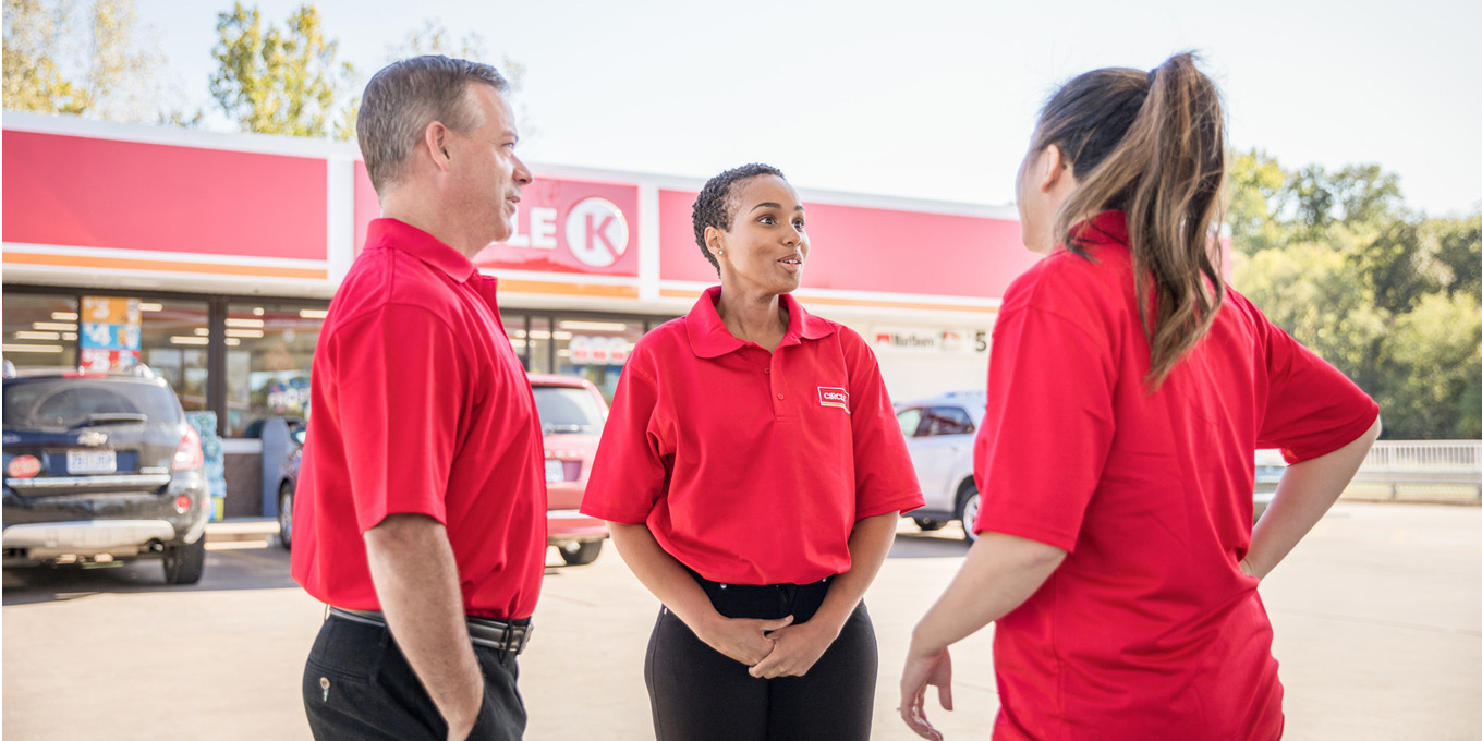 Billede af 3 medarbejdere