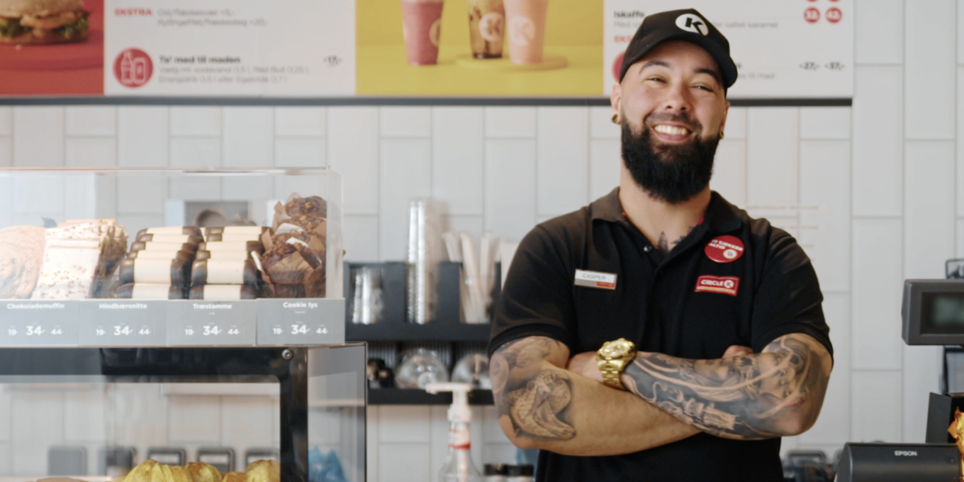 smilende medarbejder