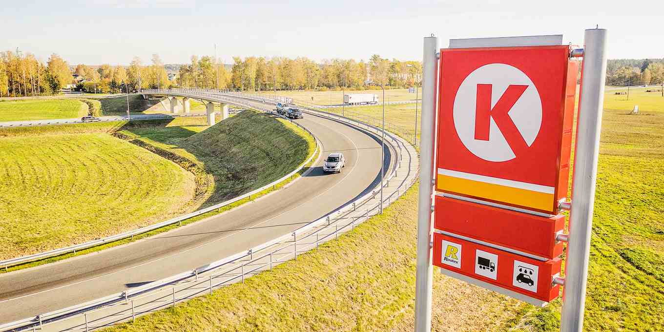 Circle K skilt som står langs vejen
