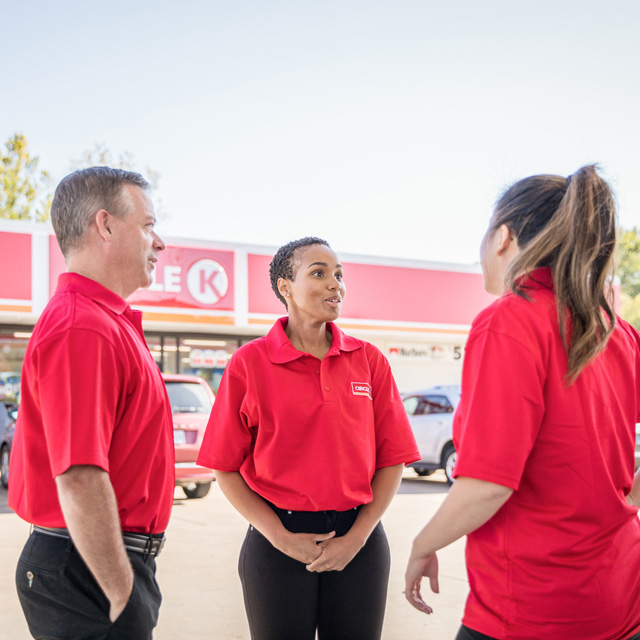 Billede af 3 medarbejdere