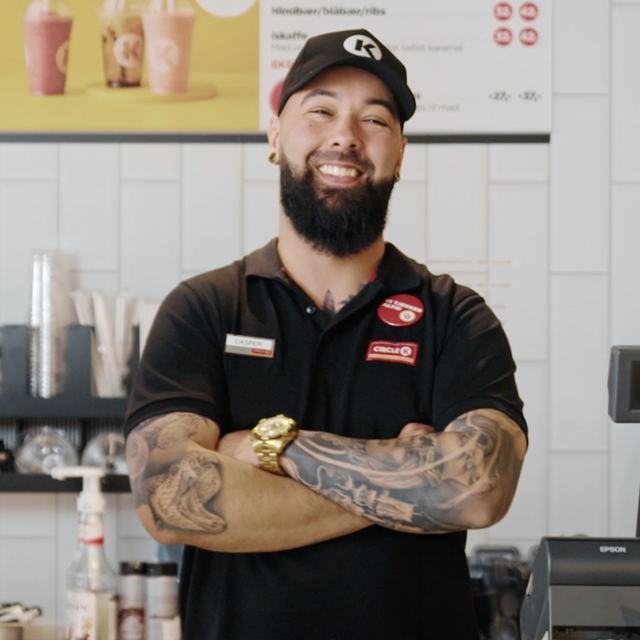 smilende medarbejder